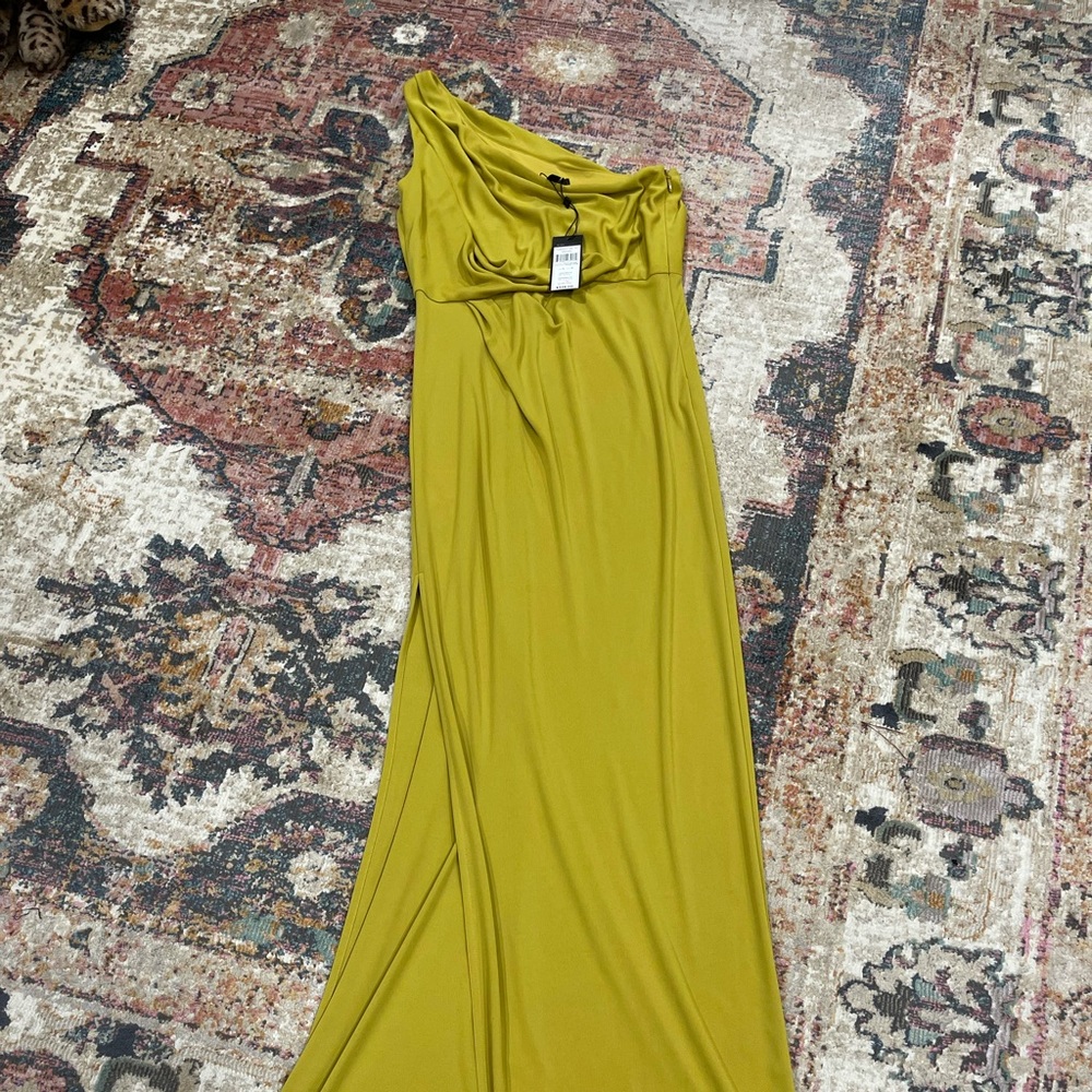 NWT, BCBGMAXAZRIA. Size S. One shoulder dress
